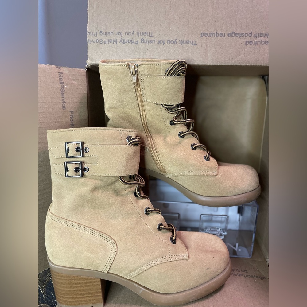 Heel boots